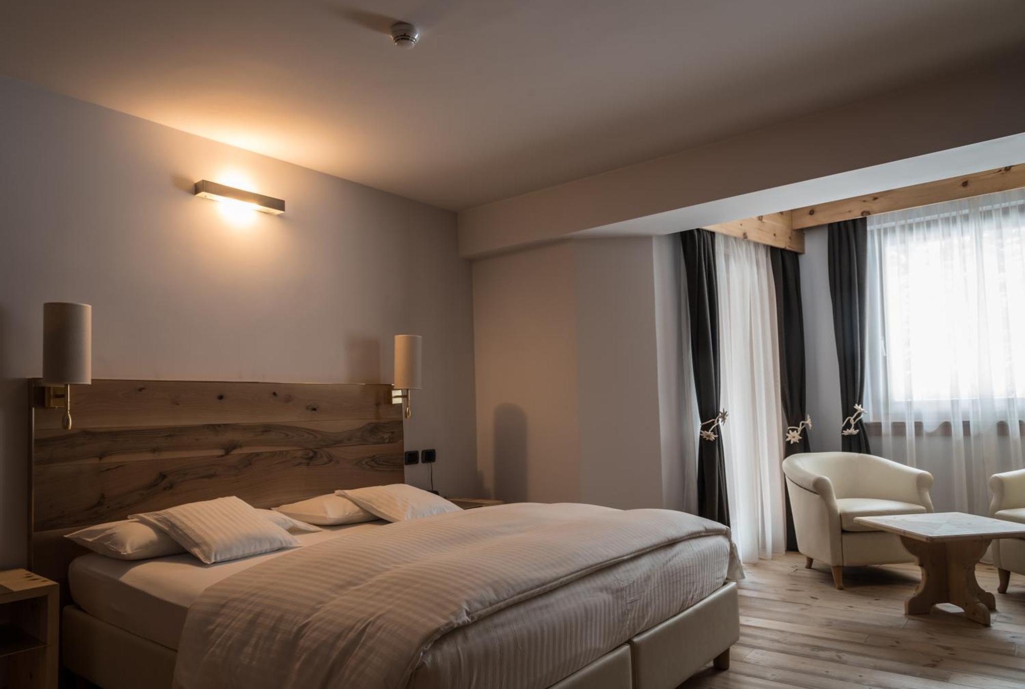 Chalet Laura Lodge Hotel Madonna di Campiglio Exterior photo