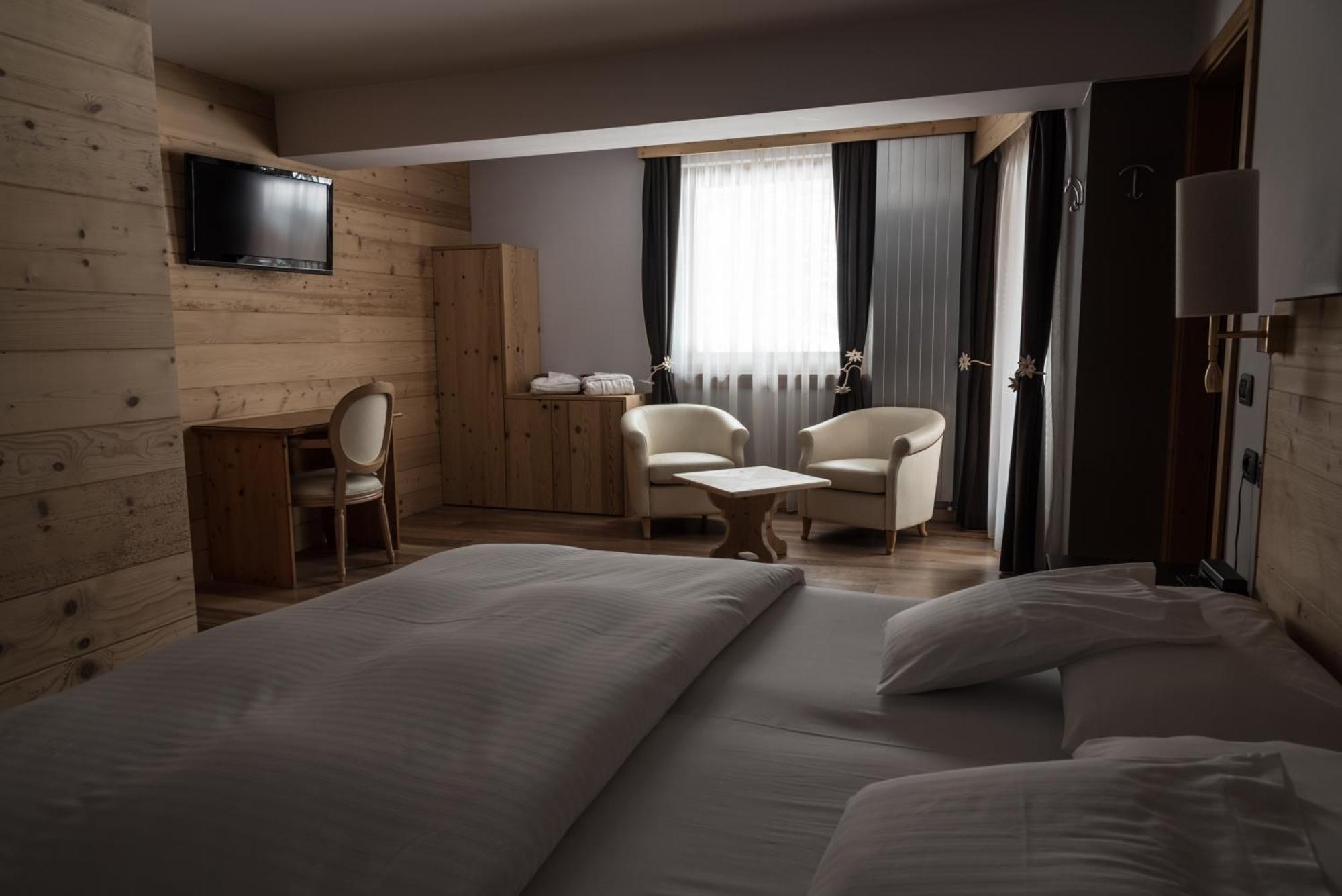 Chalet Laura Lodge Hotel Madonna di Campiglio Exterior photo